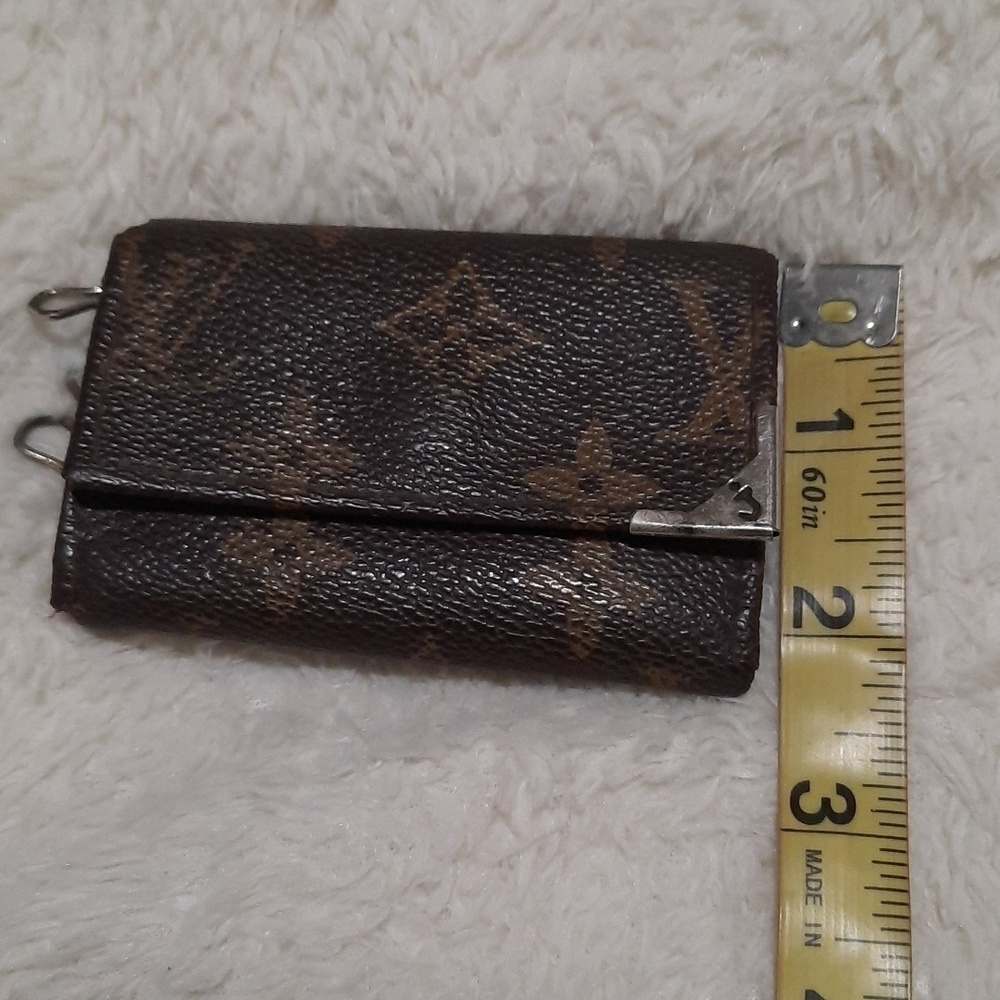 Louie Vuitton Key Holder - Picture 6 of 11